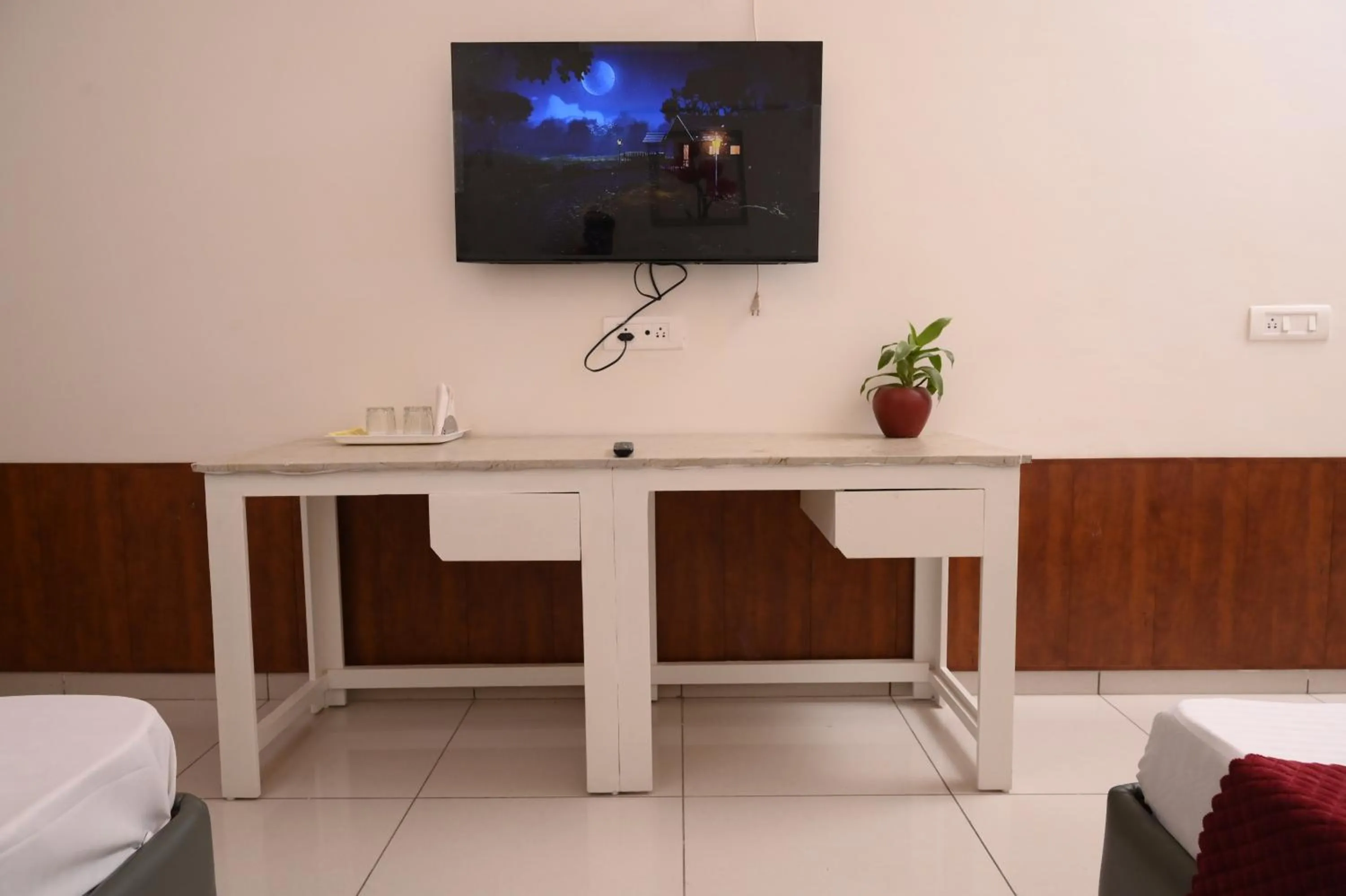 Communal lounge/ TV room in PATIALA INN
