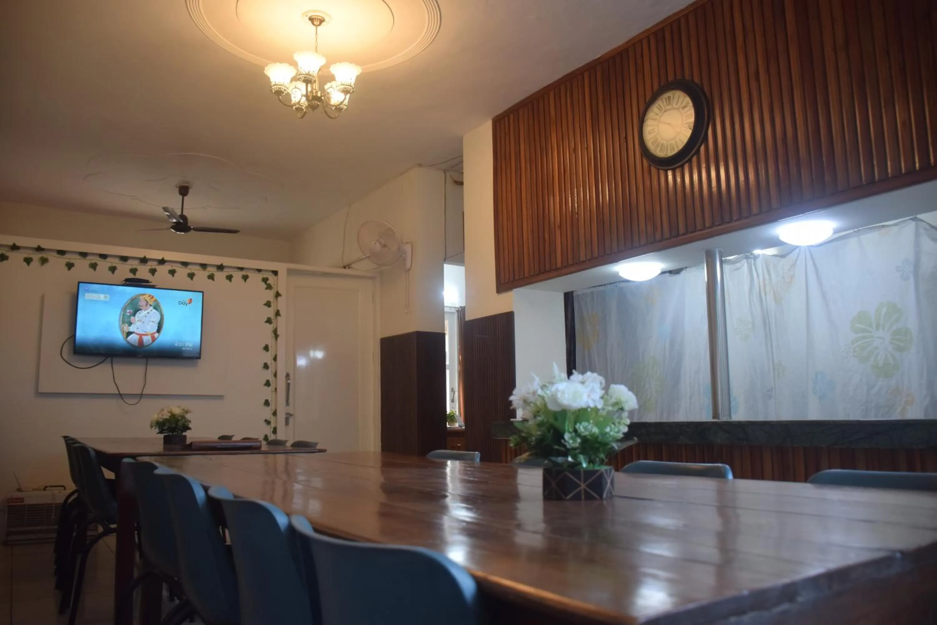 Restaurant/places to eat in PATIALA INN