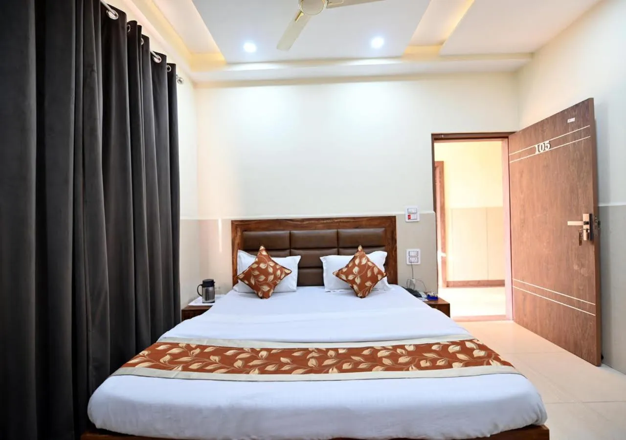 Bedroom, Bed in Royal Inn Jammu