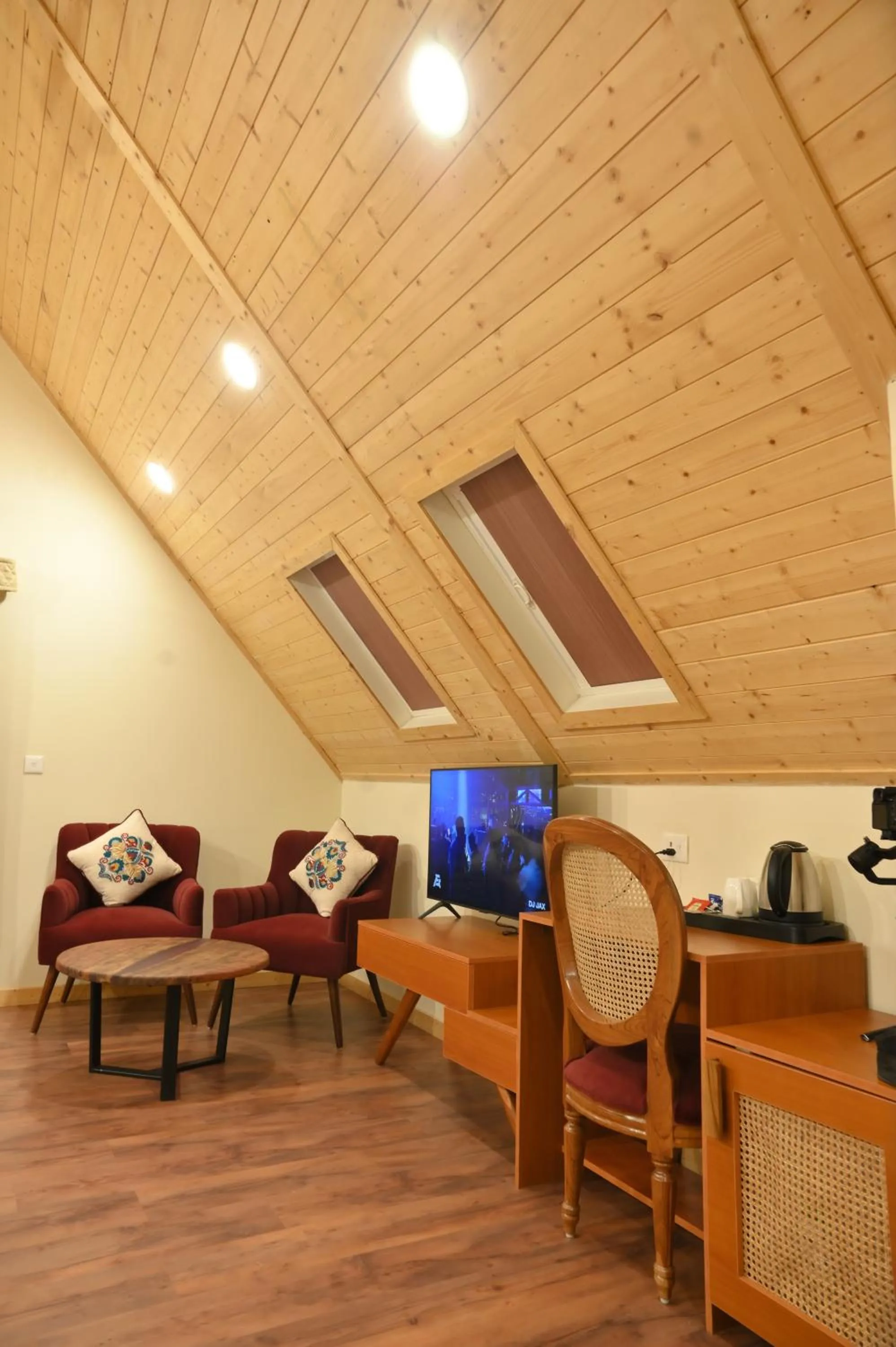 Seating area in Samsara Luxury Cottages & Spa, Chail Hills