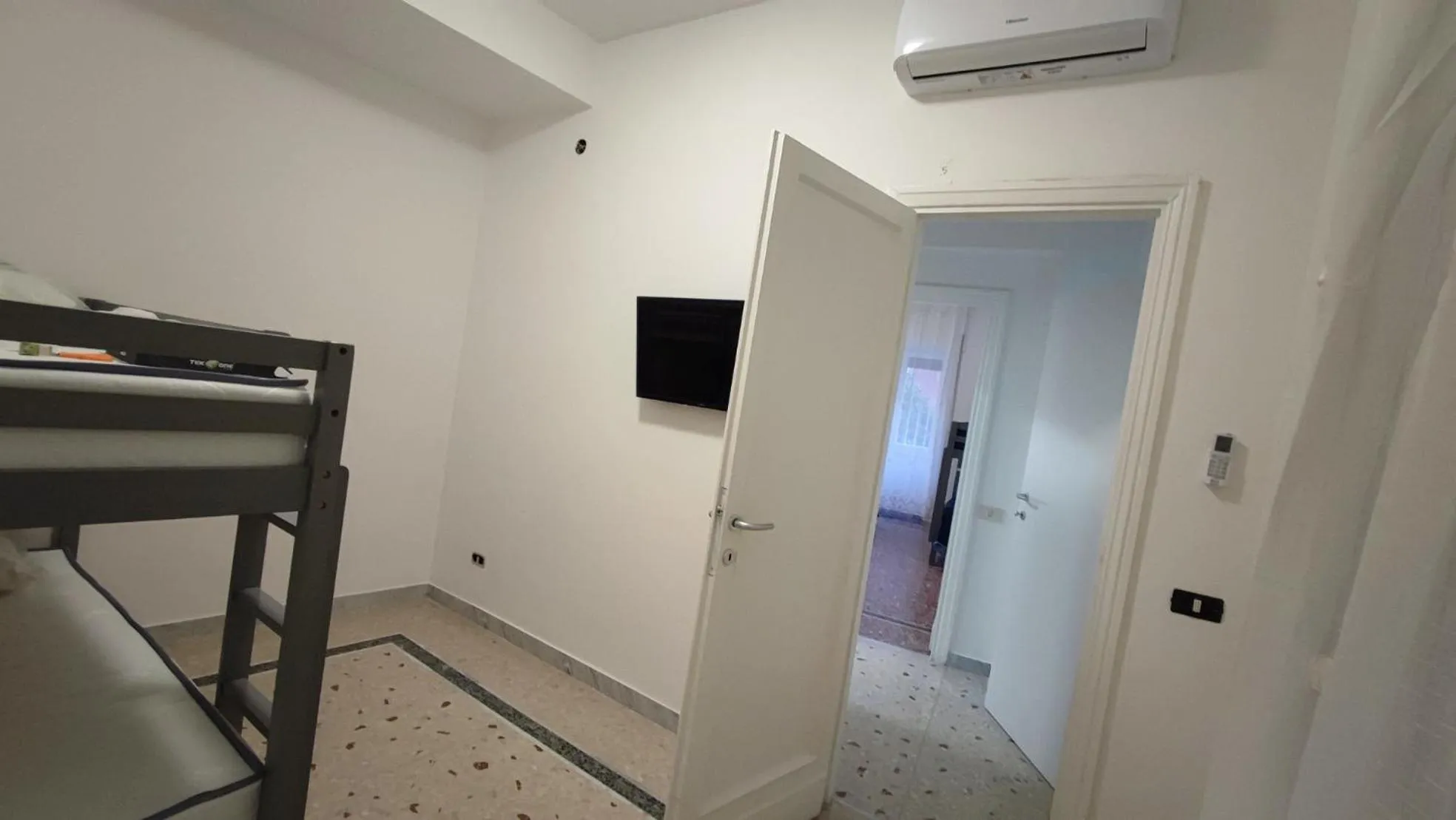 Photo of the whole room in VATICAN GREEN GARDEN