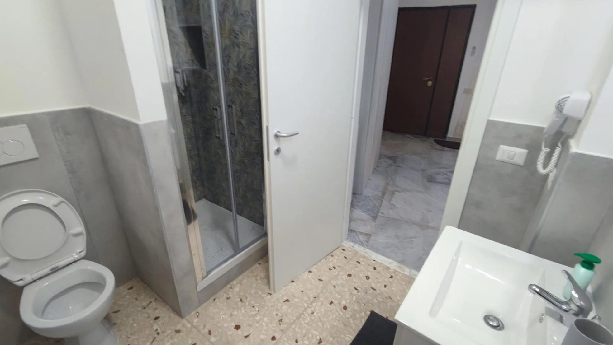 Shower in VATICAN GREEN GARDEN