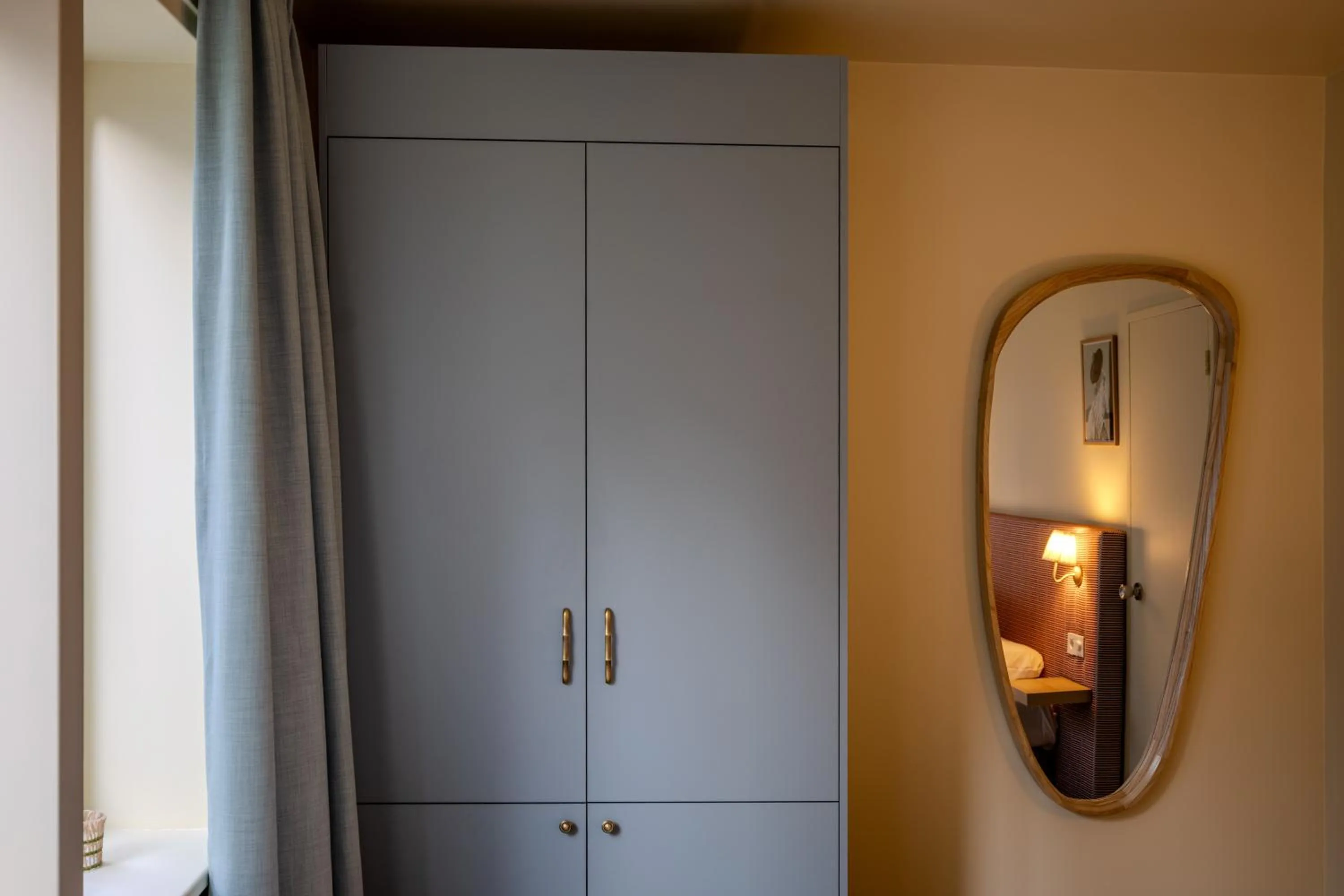 wardrobe in Hotel Atlas Vondelpark