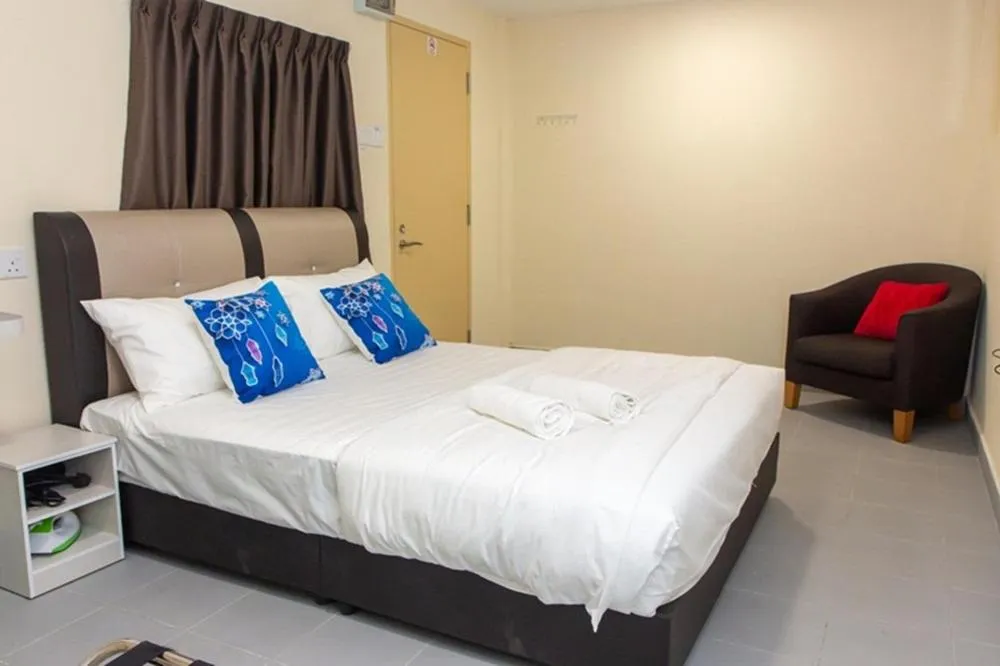 Bed in Southern Tip Hotel - City & 100m walk to McDonald's & FREE DOBI