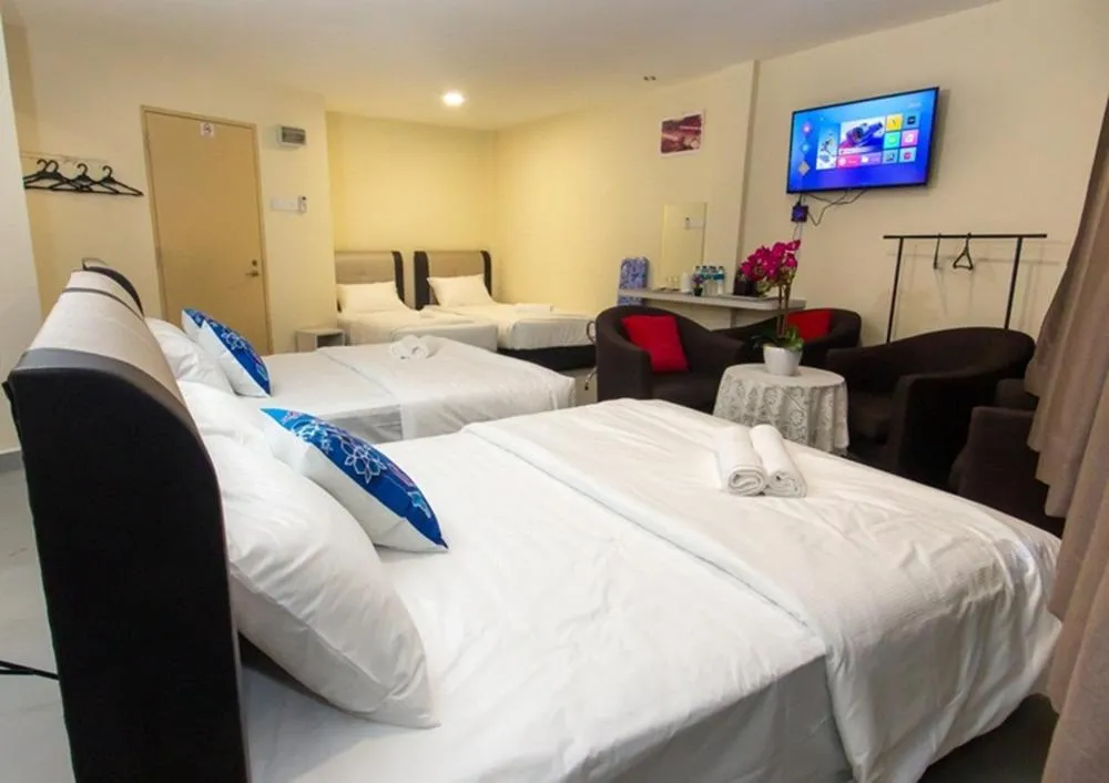 Bed in Southern Tip Hotel - City & 100m walk to McDonald's & FREE DOBI