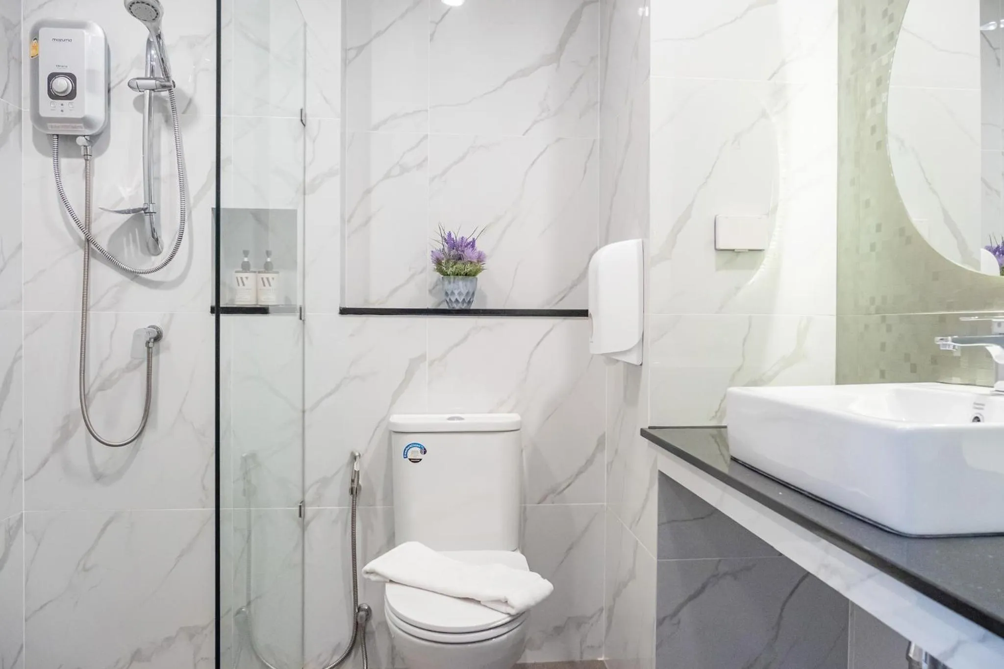 Shower in Wellington Hotel Prachuapkhirikhan