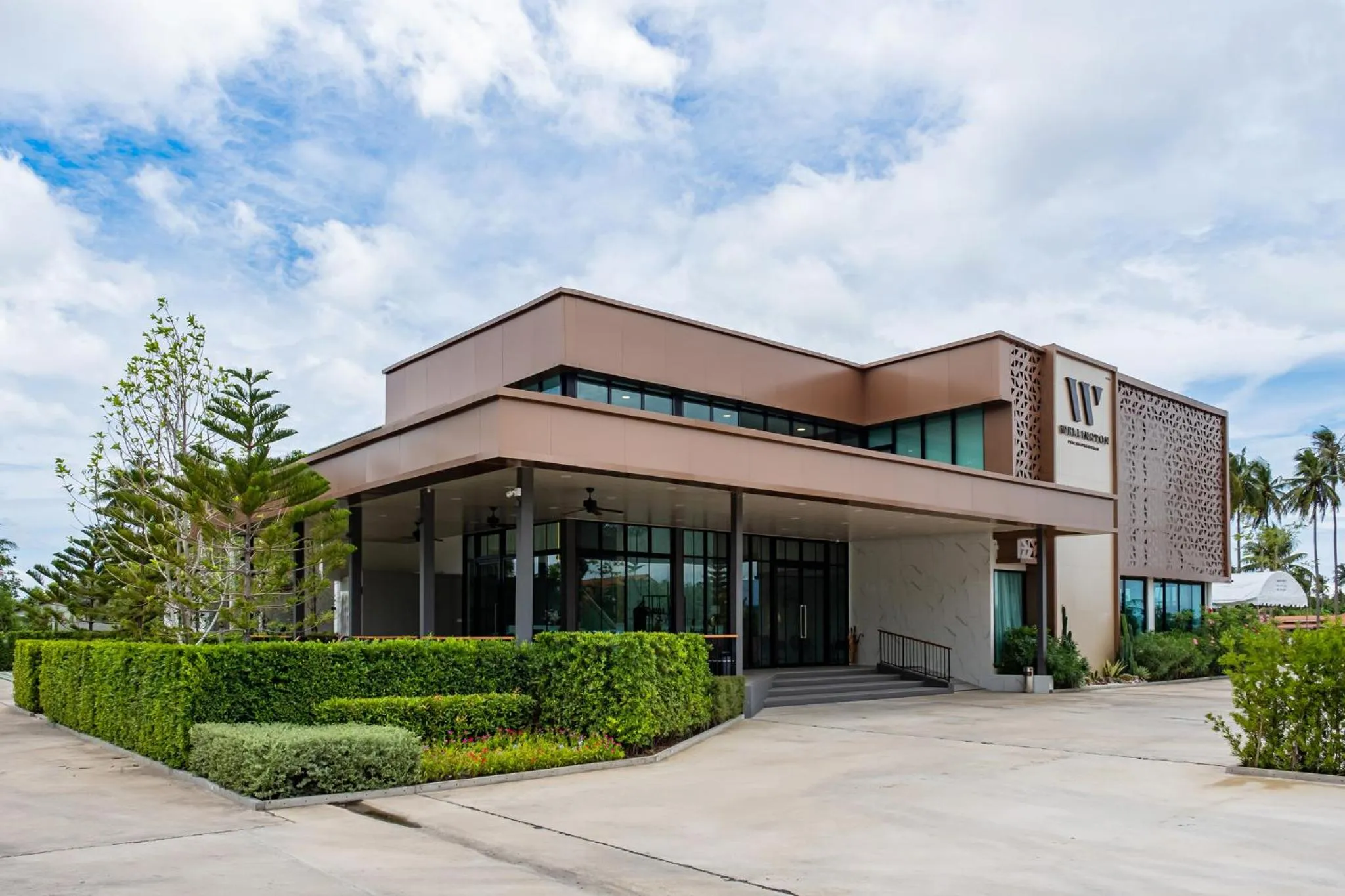 Property building in Wellington Hotel Prachuapkhirikhan