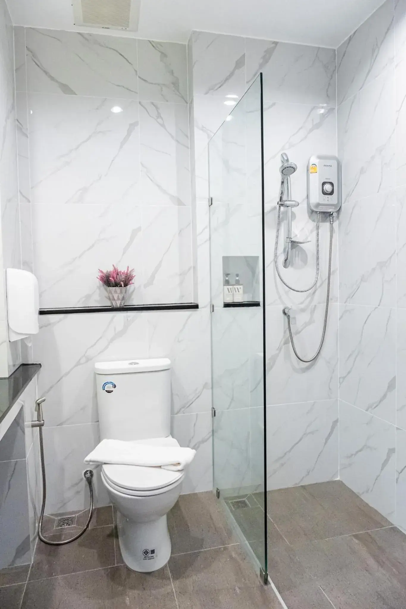 Deluxe Double Room with Balcony in Wellington Hotel Prachuapkhirikhan Deluxe Double Room with Balcony in Wellington Hotel Prachuapkhirikhan