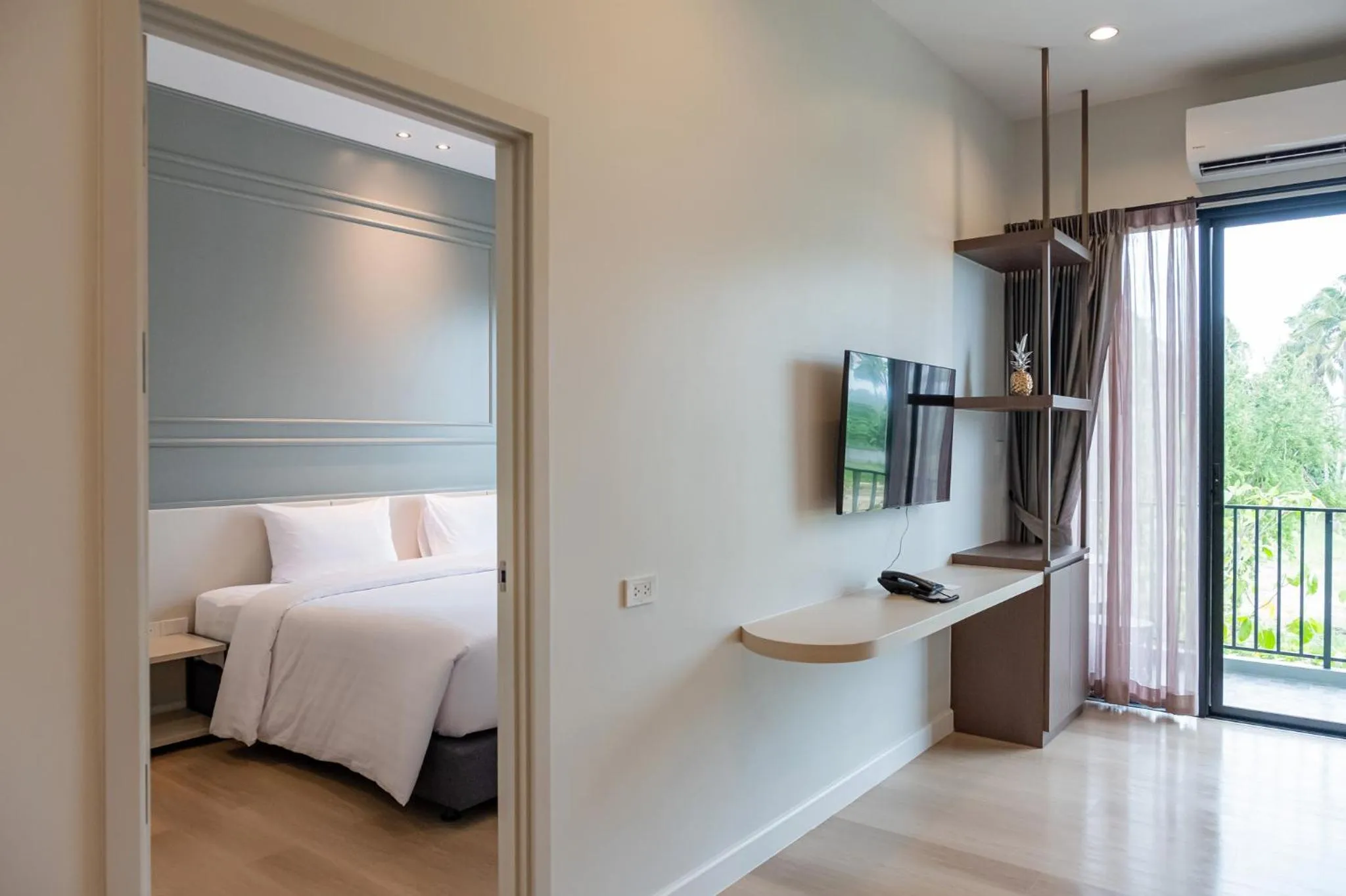 TV and multimedia, Bed in Wellington Hotel Prachuapkhirikhan