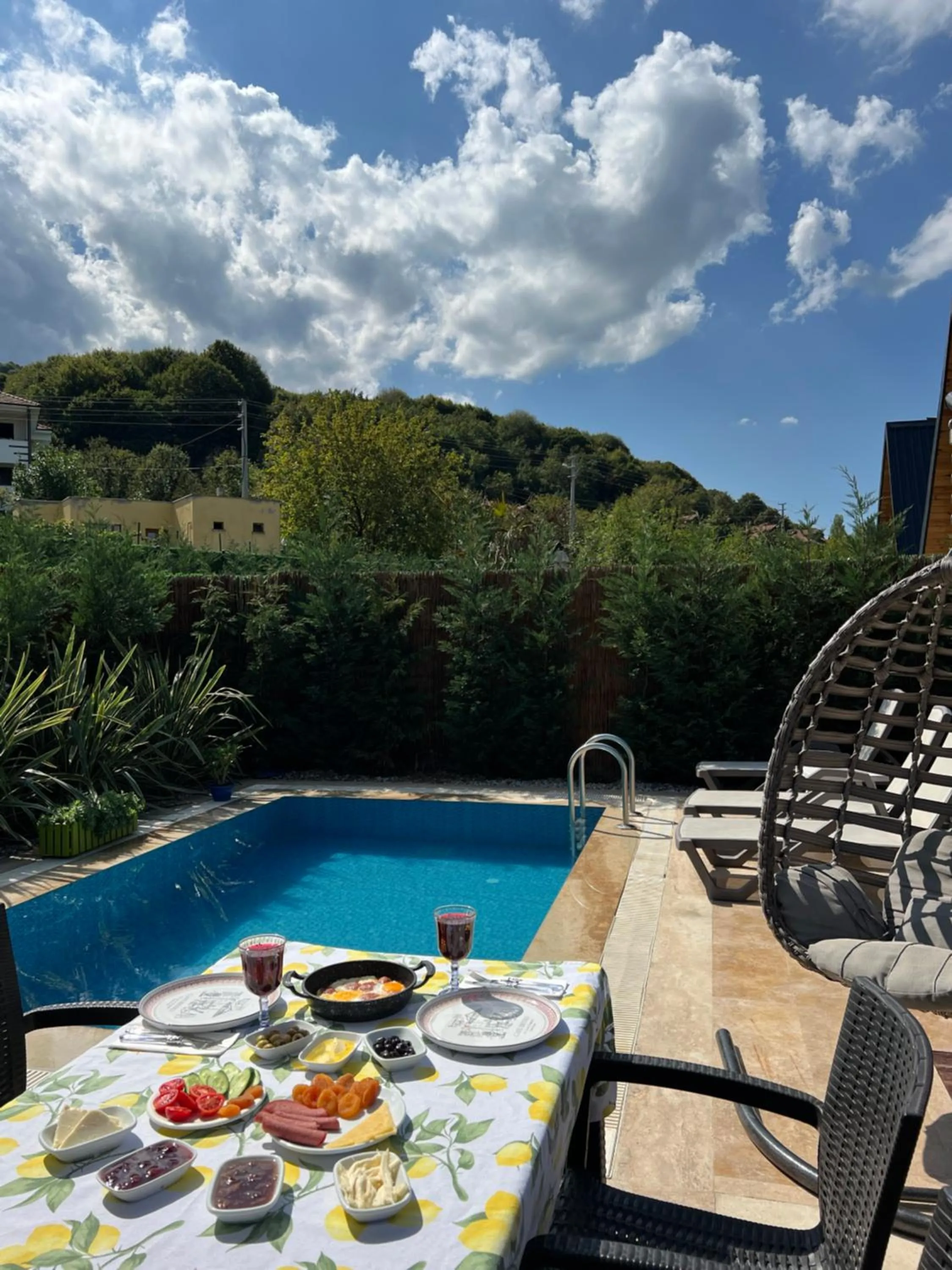 Breakfast in Teona Kartepe Bungalov