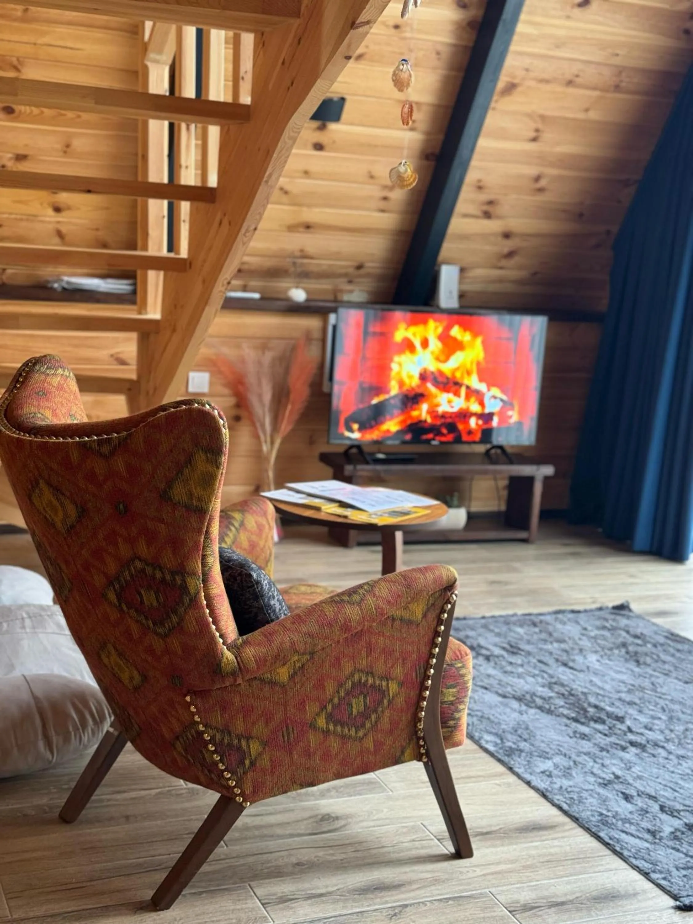 Communal lounge/ TV room in Teona Kartepe Bungalov