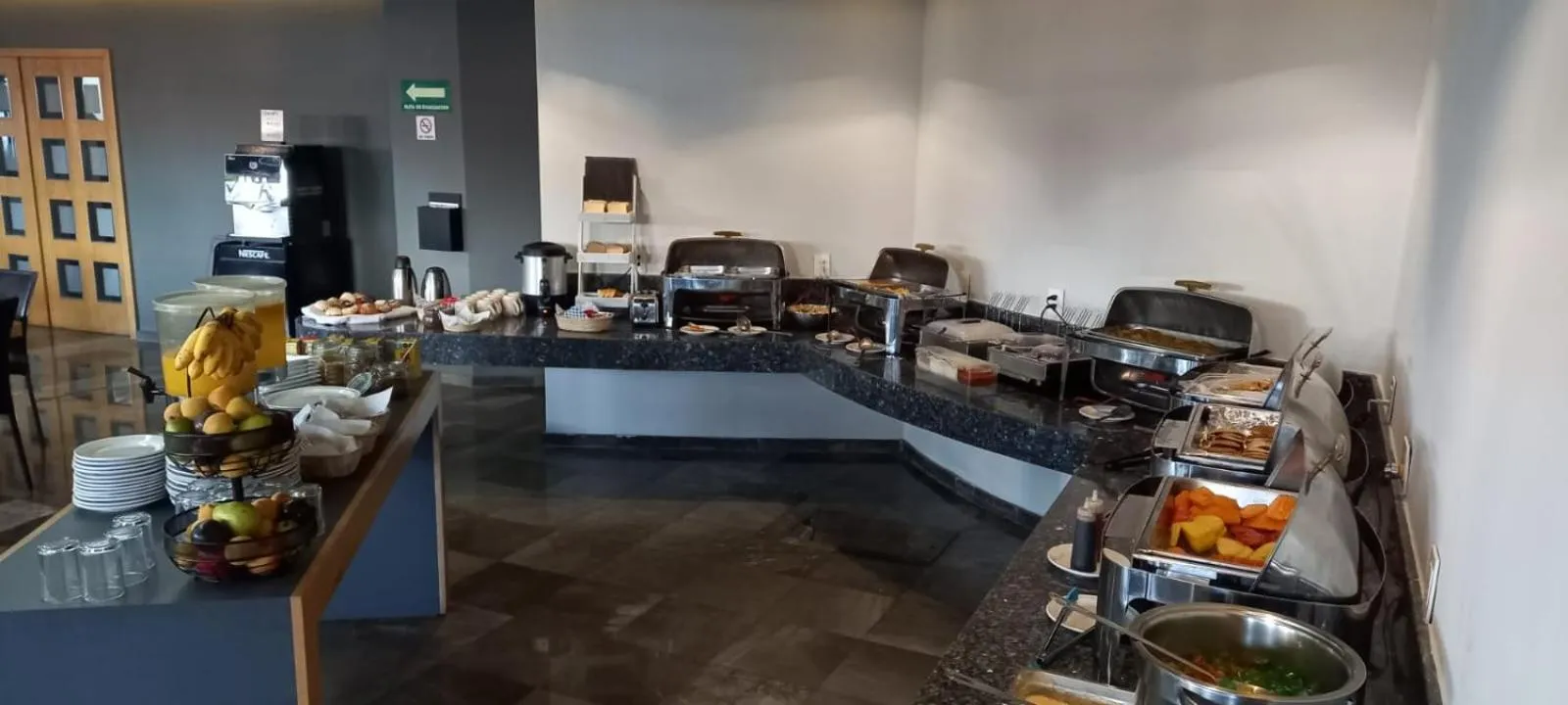 Restaurant/places to eat in NewPort Love Hotel