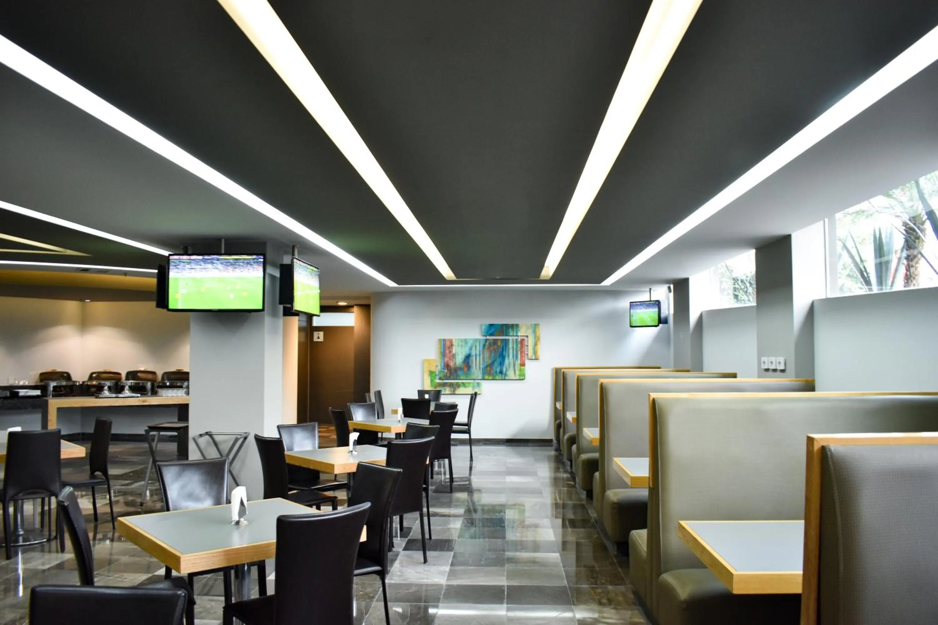 Restaurant/places to eat in NewPort Love Hotel