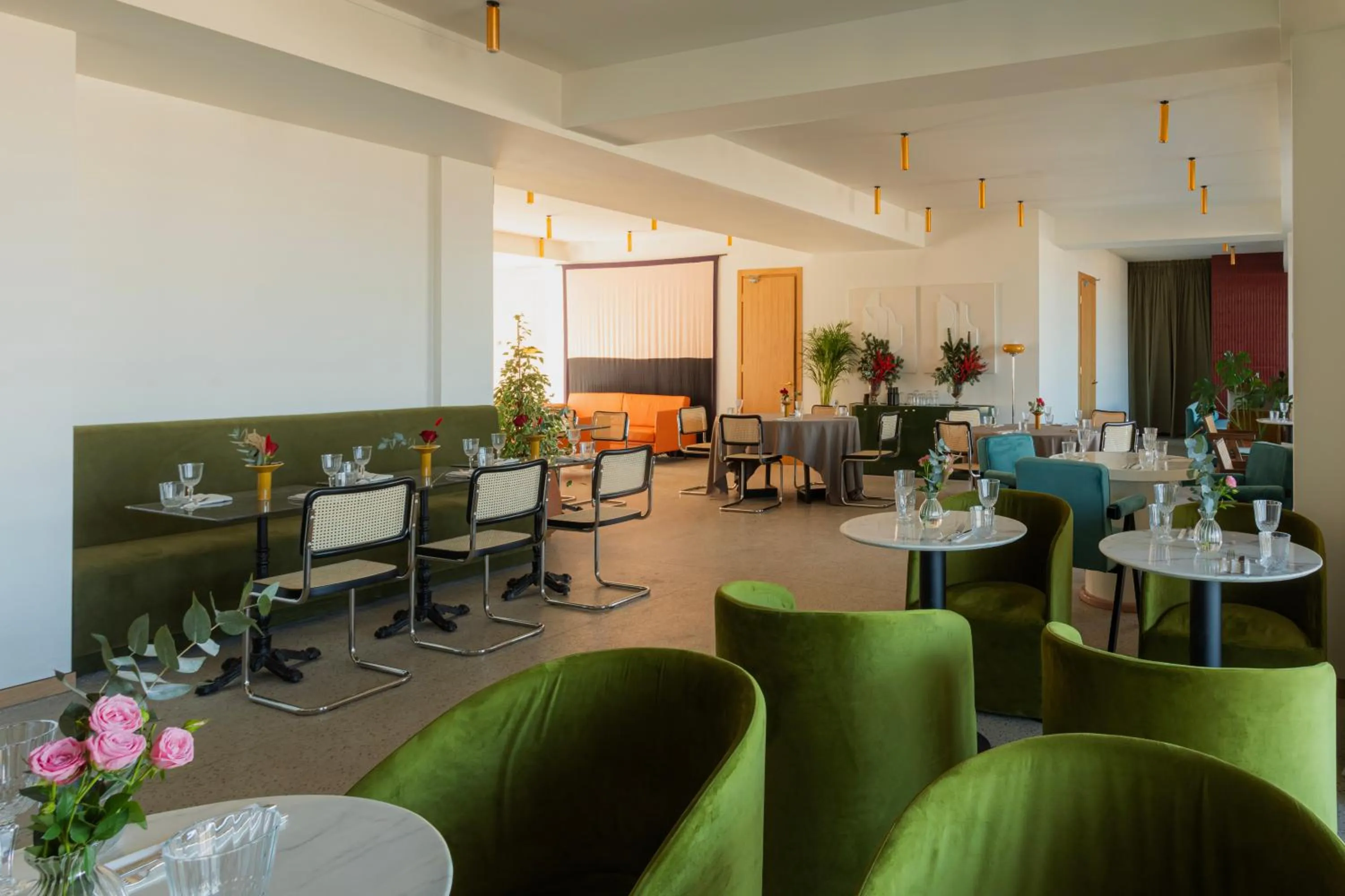 Restaurant/places to eat in Castor & Pollux Hotel