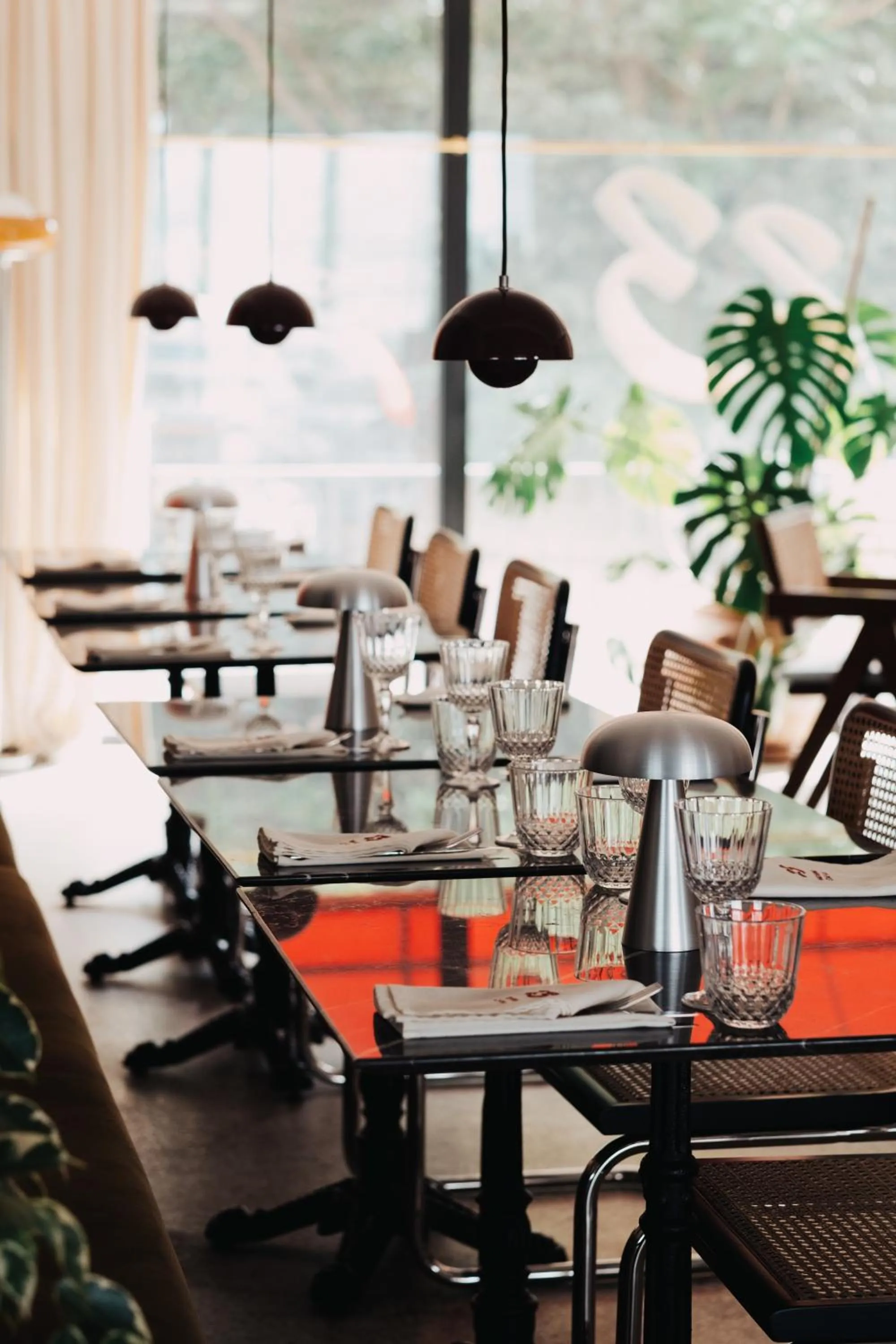 Restaurant/places to eat in Castor & Pollux Hotel