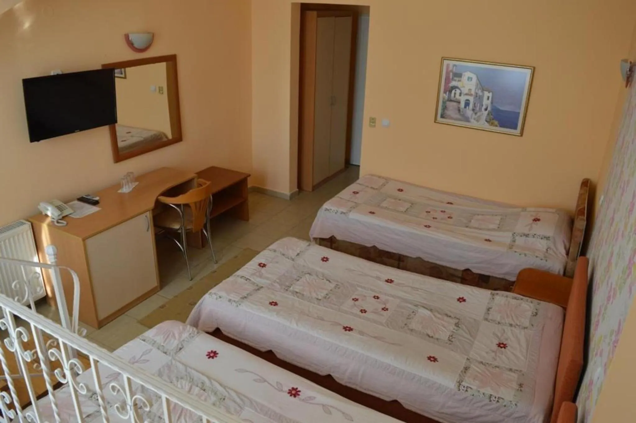 Bed, TV/Entertainment Center in HOTEL VIP SKOPJE