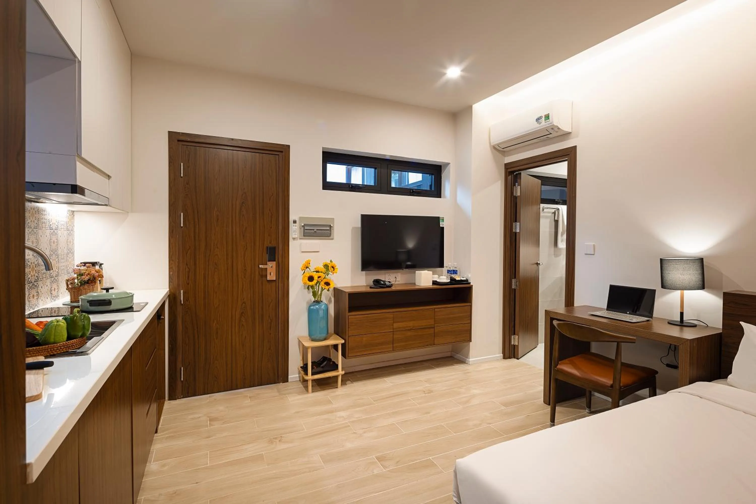 TV and multimedia, Bed in Terracotta Villa Saigon