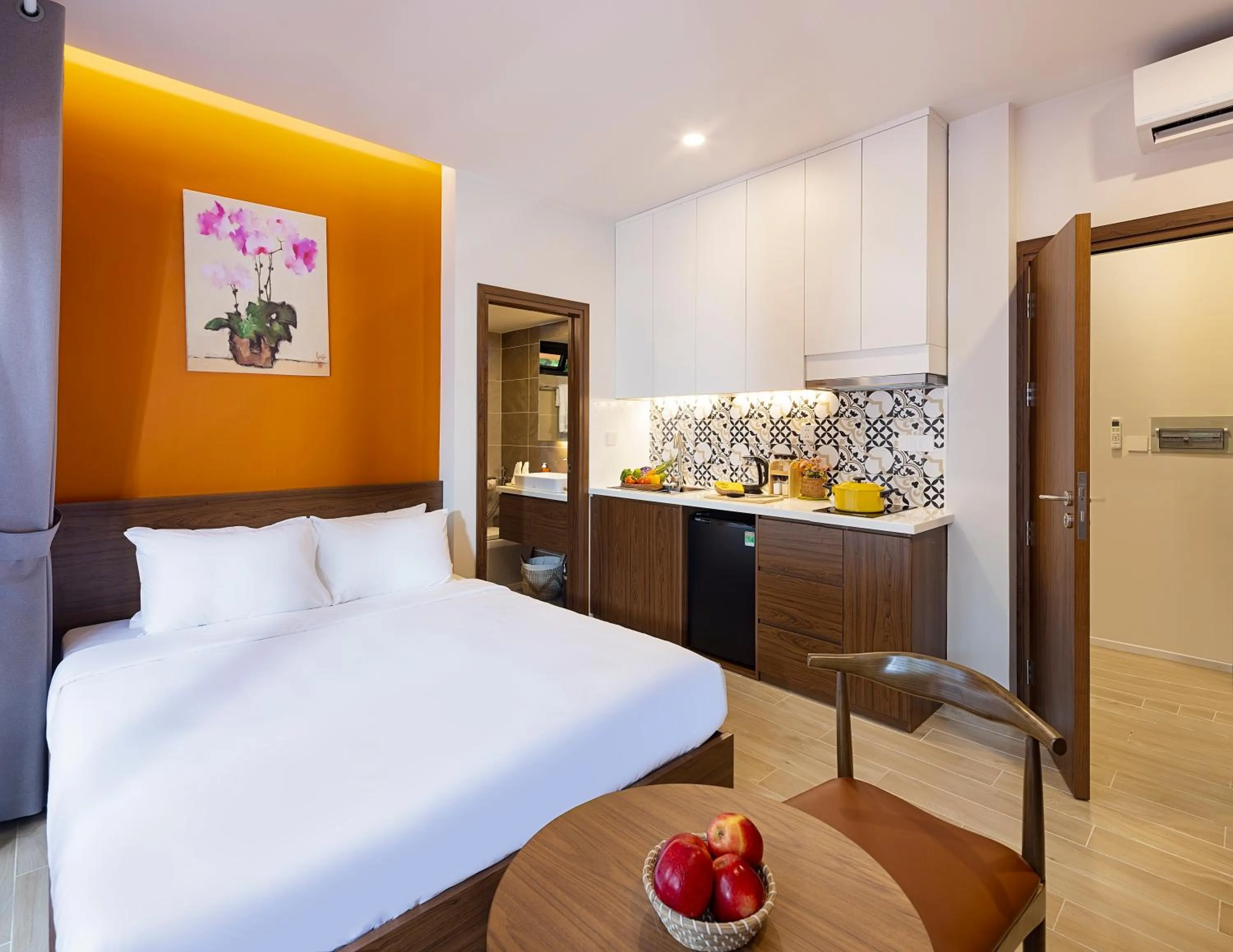 Bed in Terracotta Villa Saigon