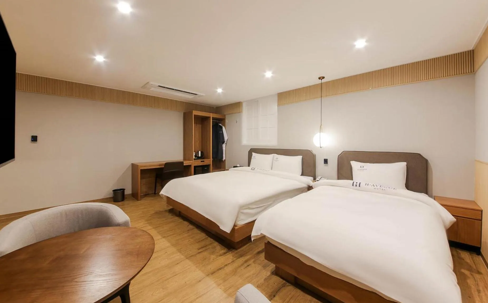 Bed in H Avenue Hotel in Gyeongju