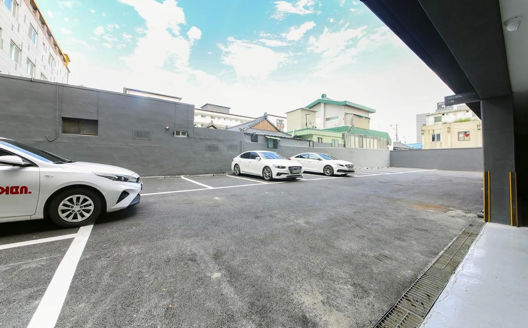 Parking in H Avenue Hotel in Gyeongju