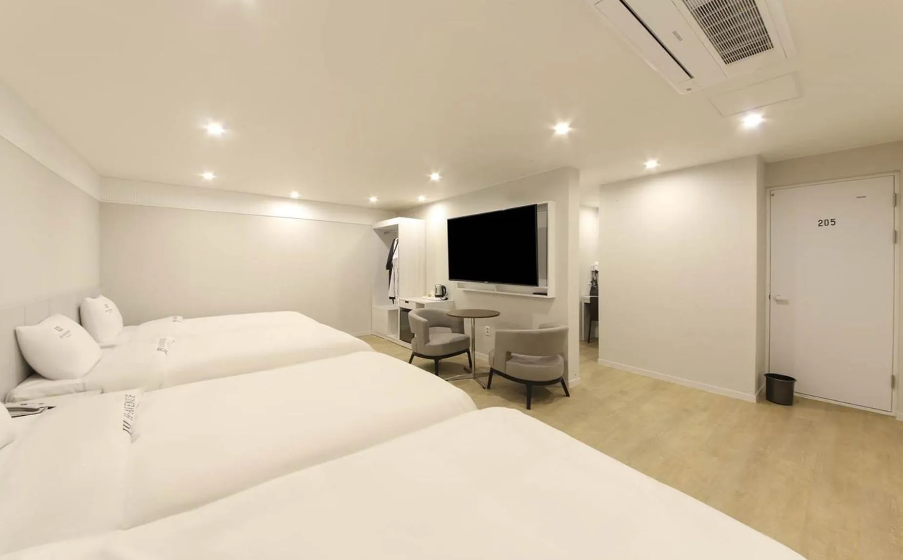 Bed in H Avenue Hotel in Gyeongju