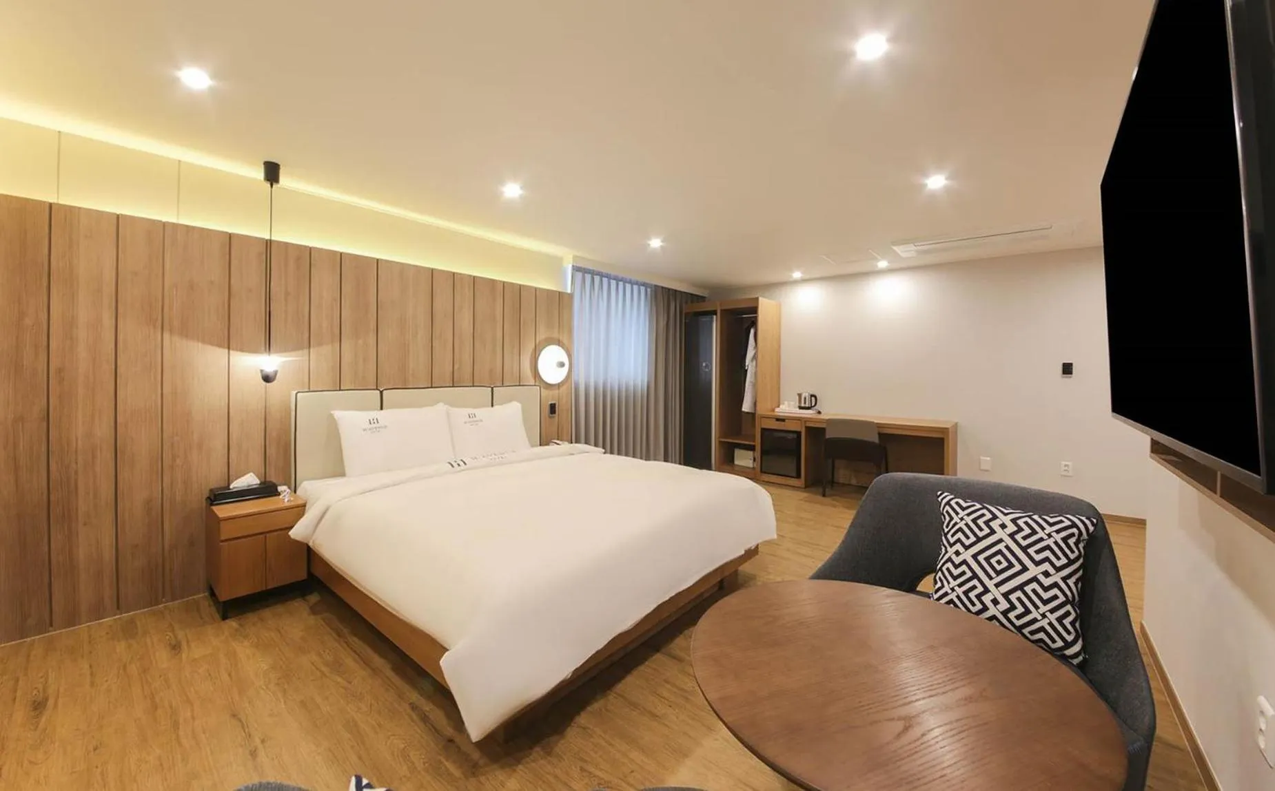 Bed in H Avenue Hotel in Gyeongju