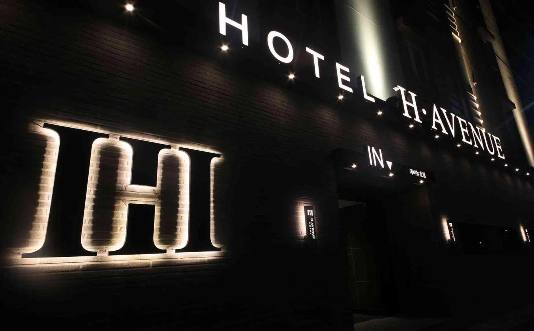 Night in H Avenue Hotel in Gyeongju