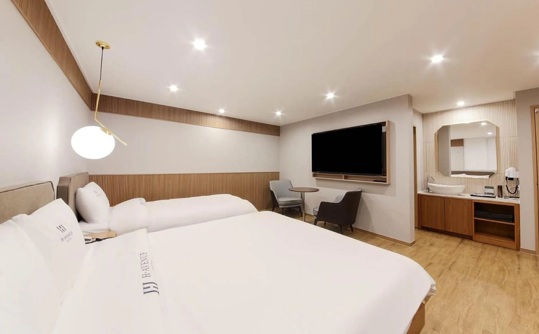 Bed in H Avenue Hotel in Gyeongju