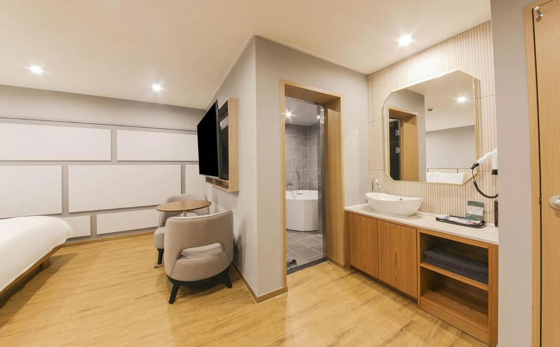 Bed in H Avenue Hotel in Gyeongju