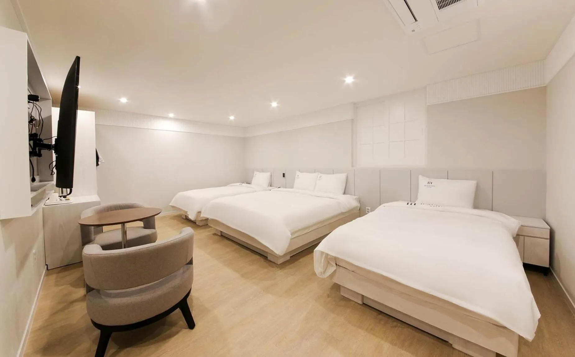 Bed in H Avenue Hotel in Gyeongju