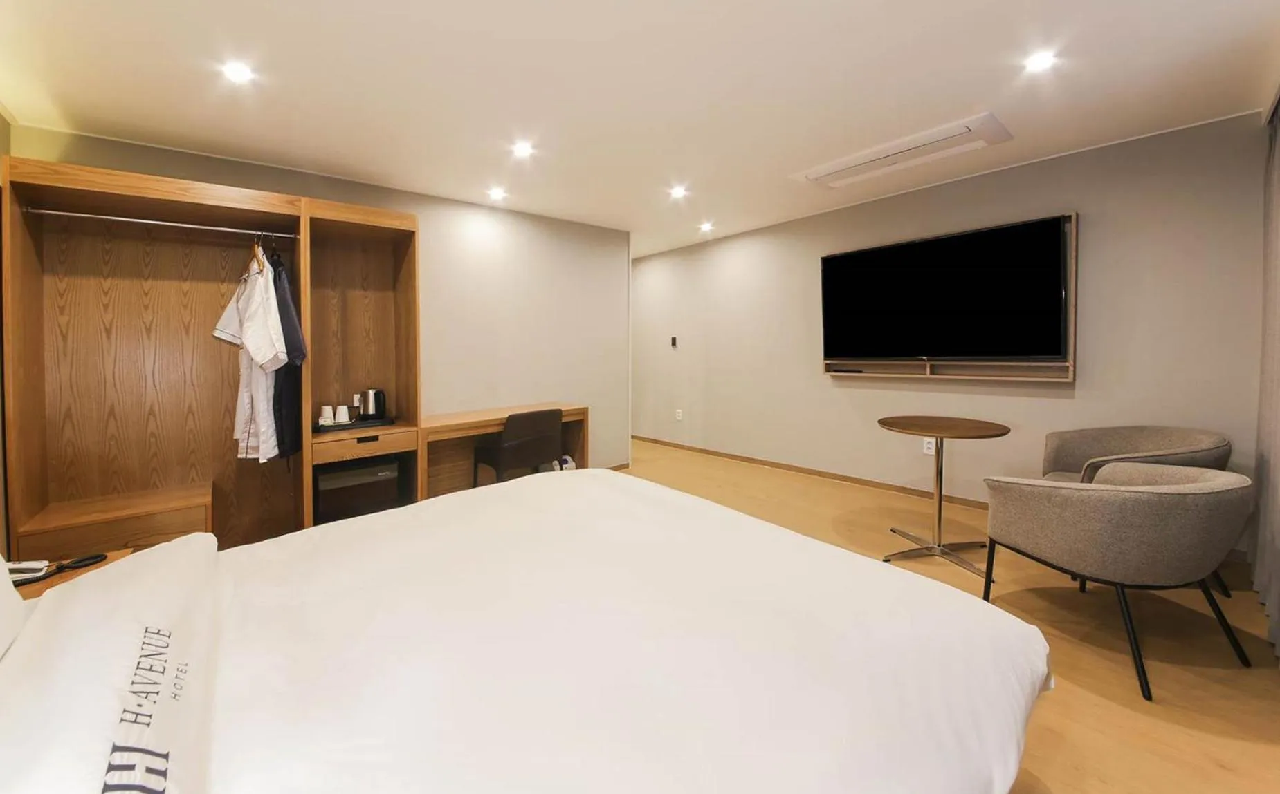 Bed in H Avenue Hotel in Gyeongju