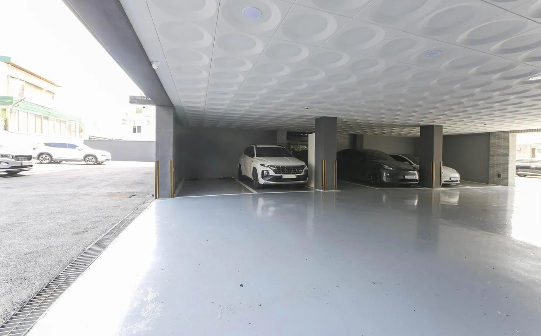 Parking in H Avenue Hotel in Gyeongju