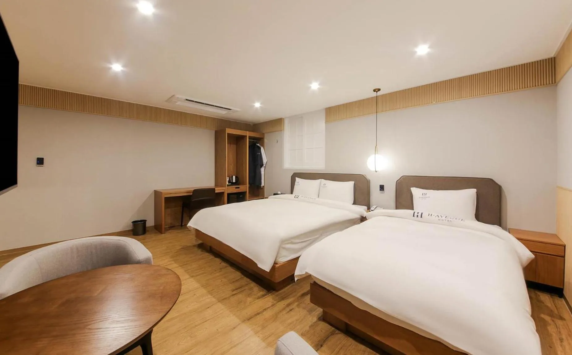 Bed in H Avenue Hotel in Gyeongju