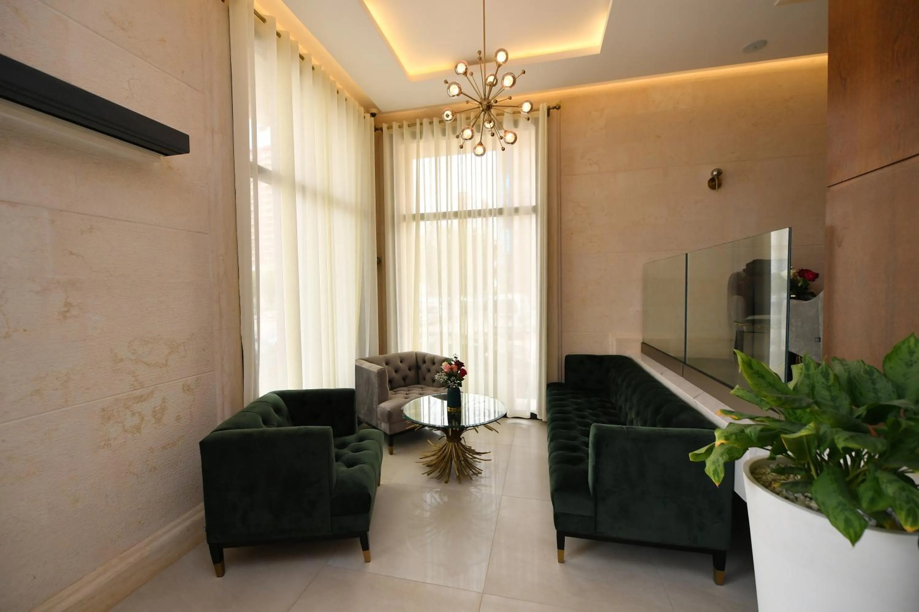 Communal lounge/ TV room in LE PALME HOTEL