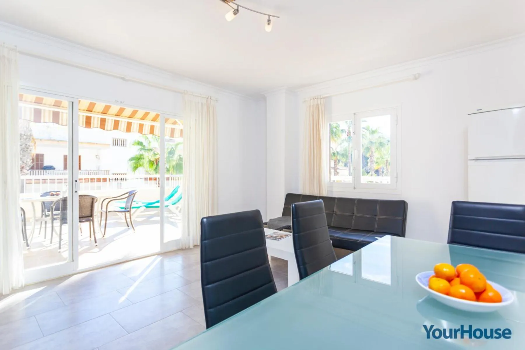 Living room in Acapulco Apartments