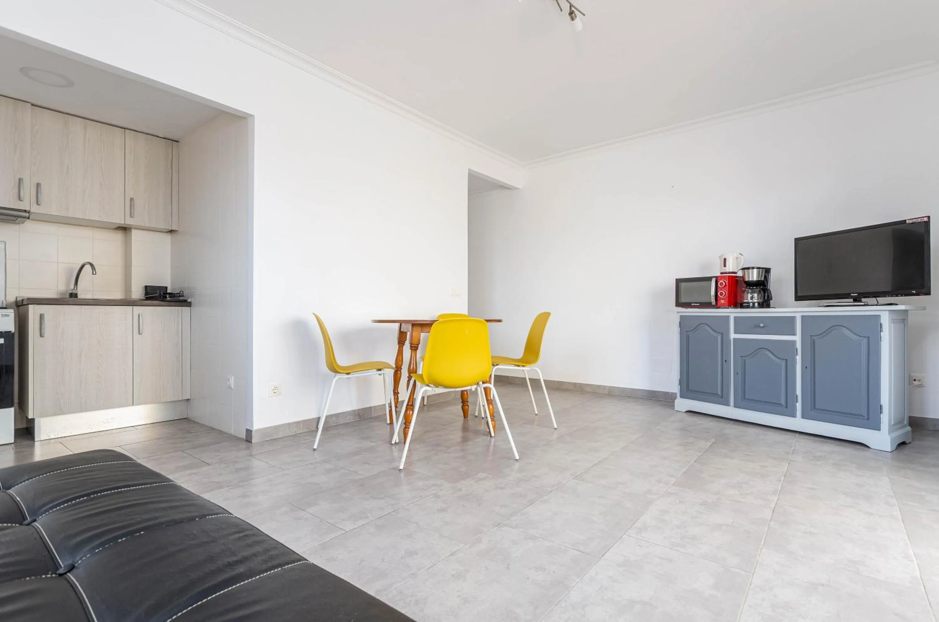 Kitchen or kitchenette in Acapulco Apartments