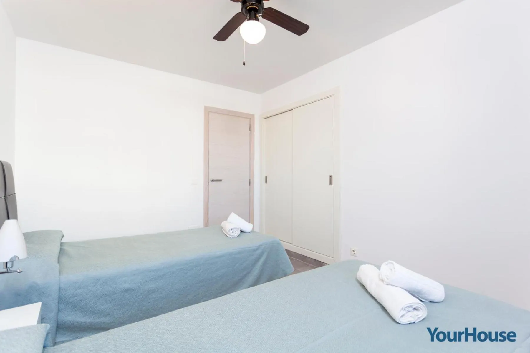 Bedroom, Bed in Acapulco Apartments