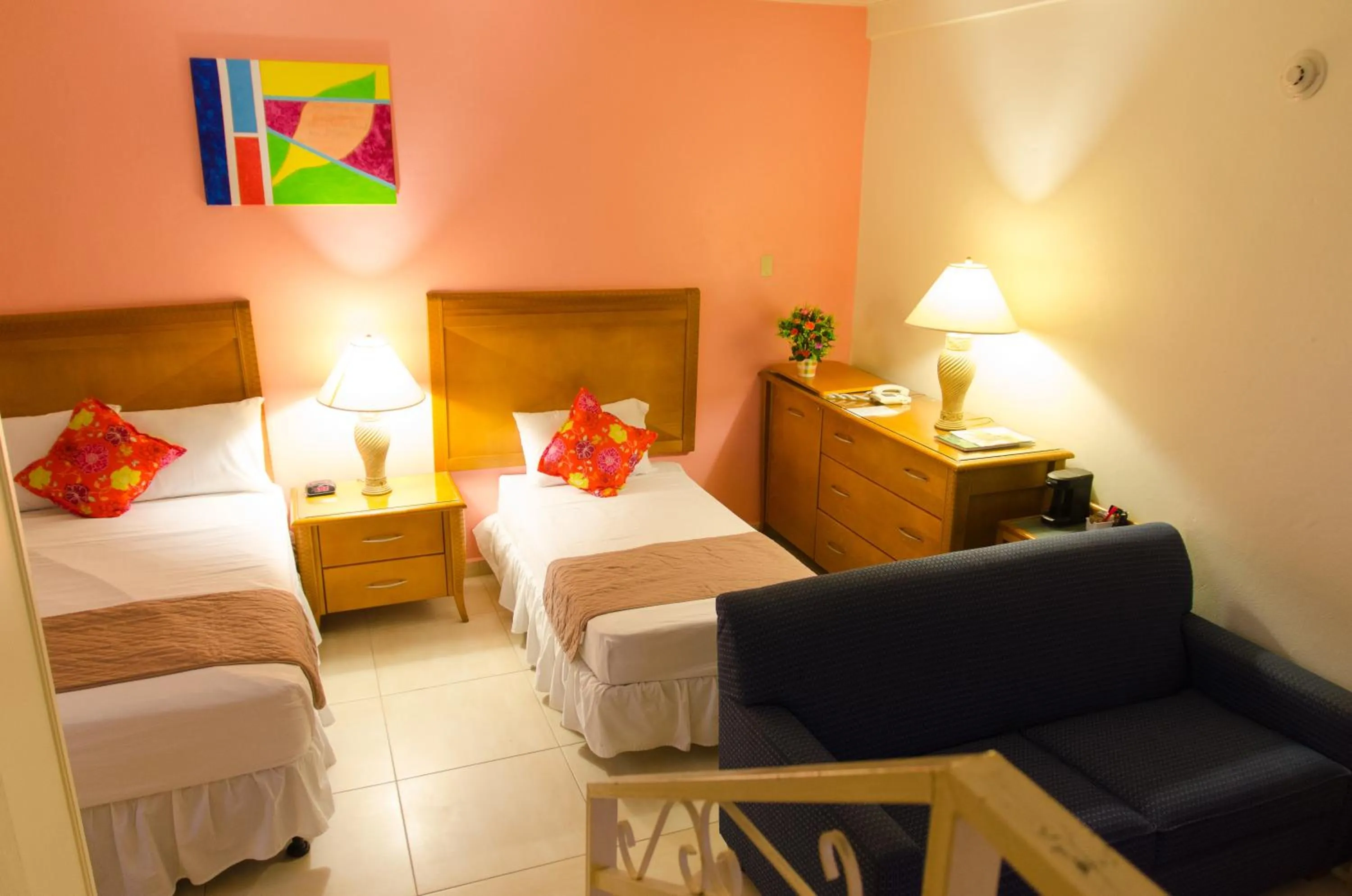 Bedroom, Bed in Alicia's Inn