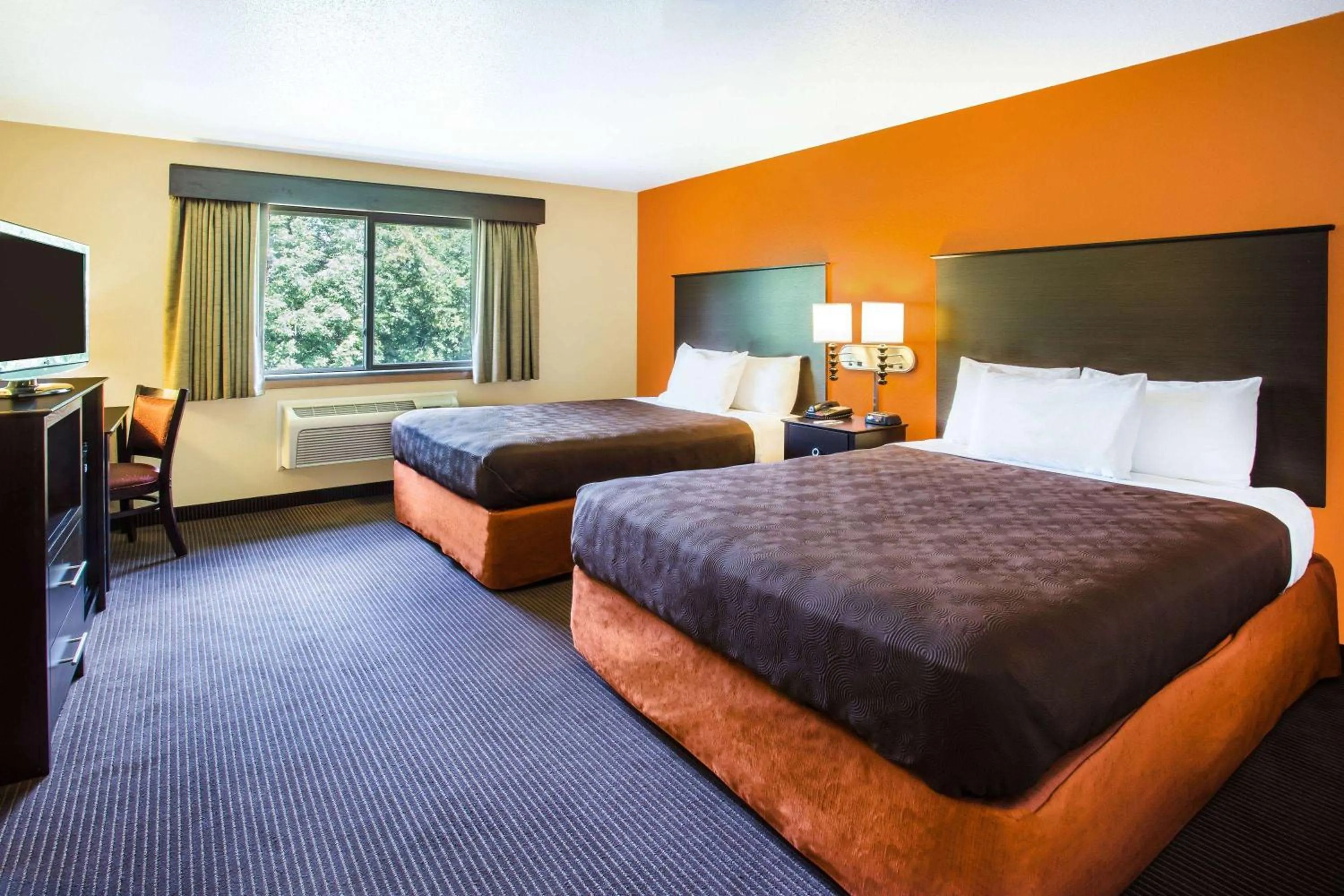 Photo of the whole room, Bed in AmericInn by Wyndham Menomonie