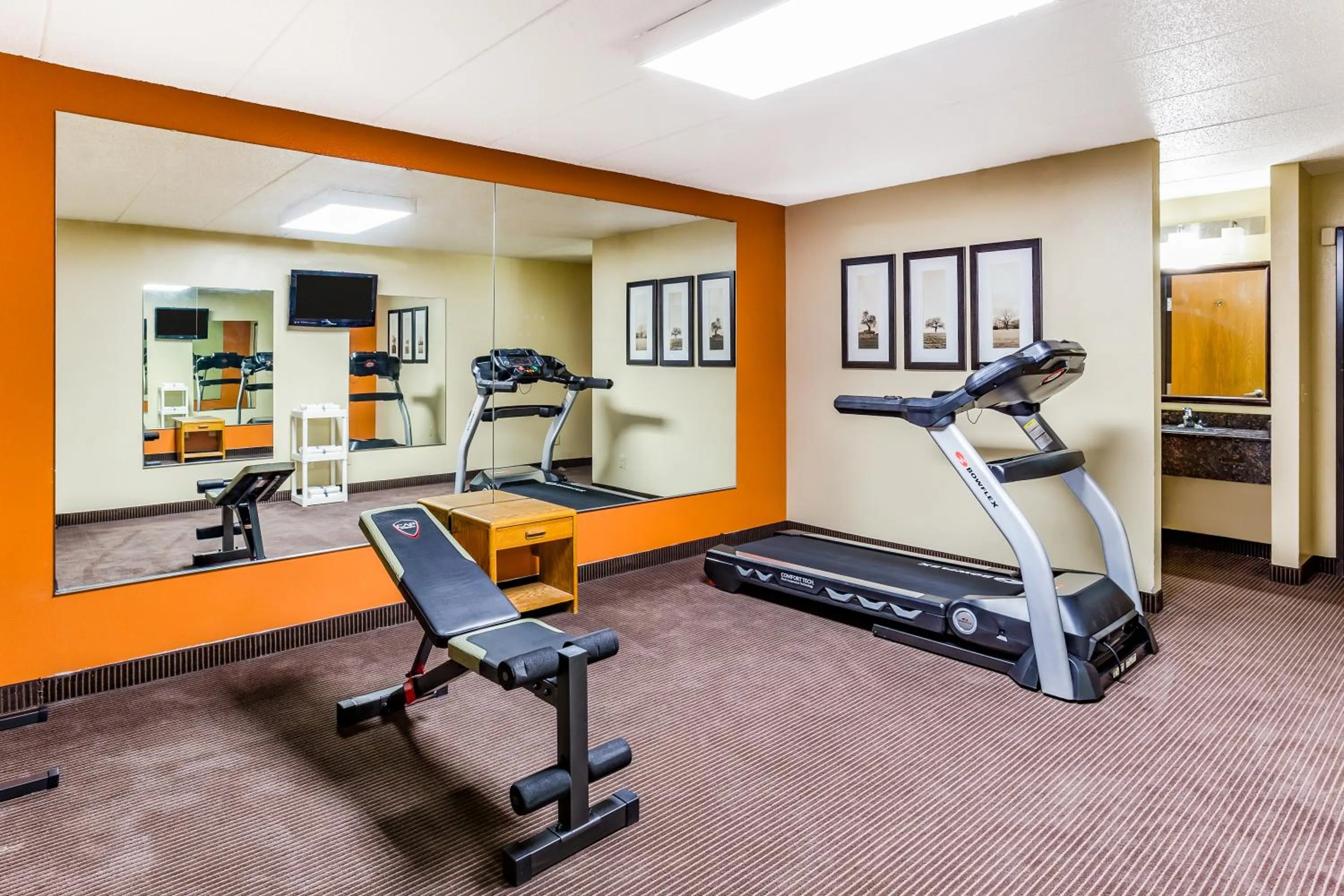Fitness centre/facilities in AmericInn by Wyndham Menomonie