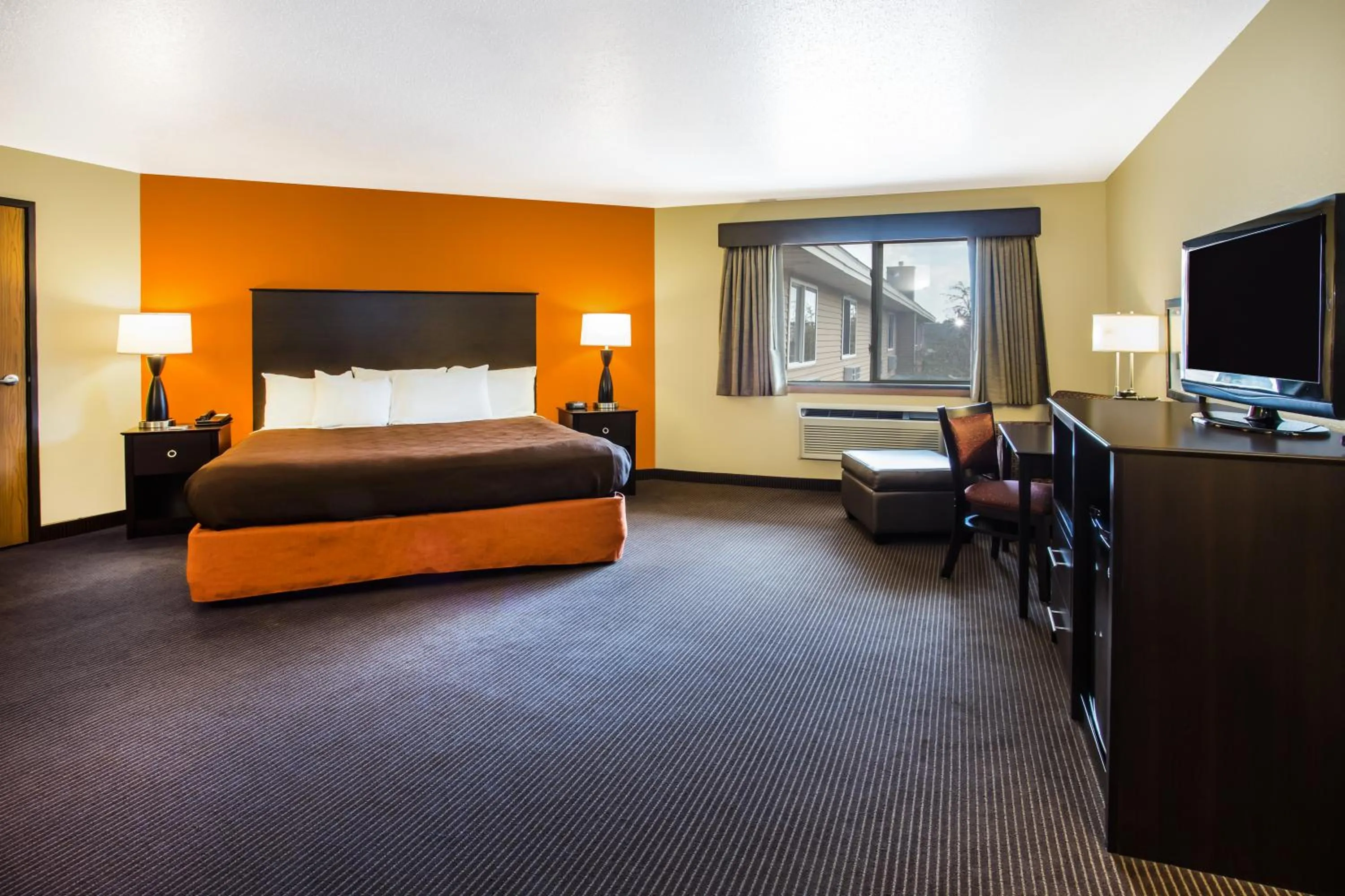 Bedroom, Bed in AmericInn by Wyndham Menomonie