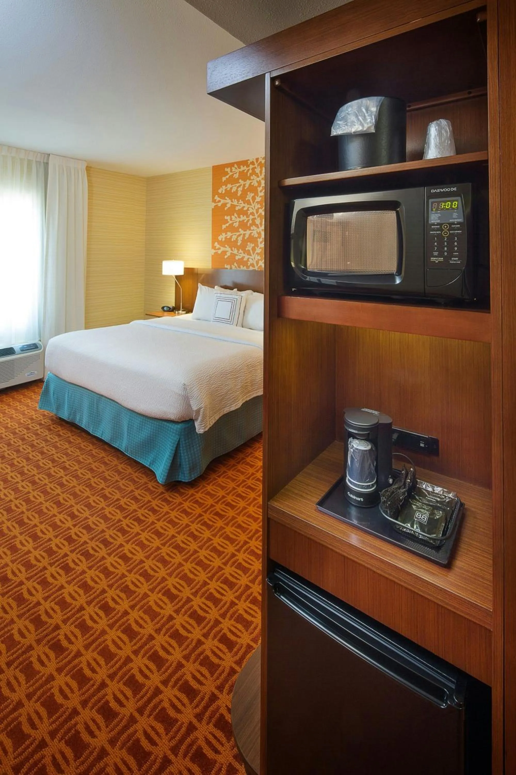 Photo of the whole room, Bed in Fairfield Inn and Suites by Marriott Monaca