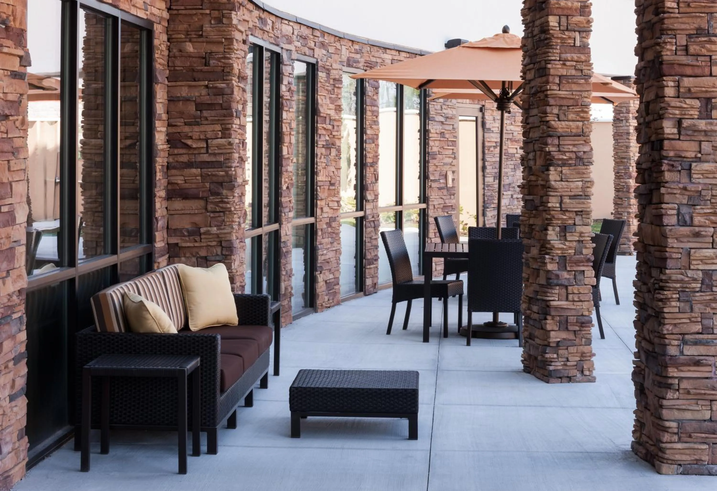 Patio in Courtyard by Marriott Houston North/Shenandoah