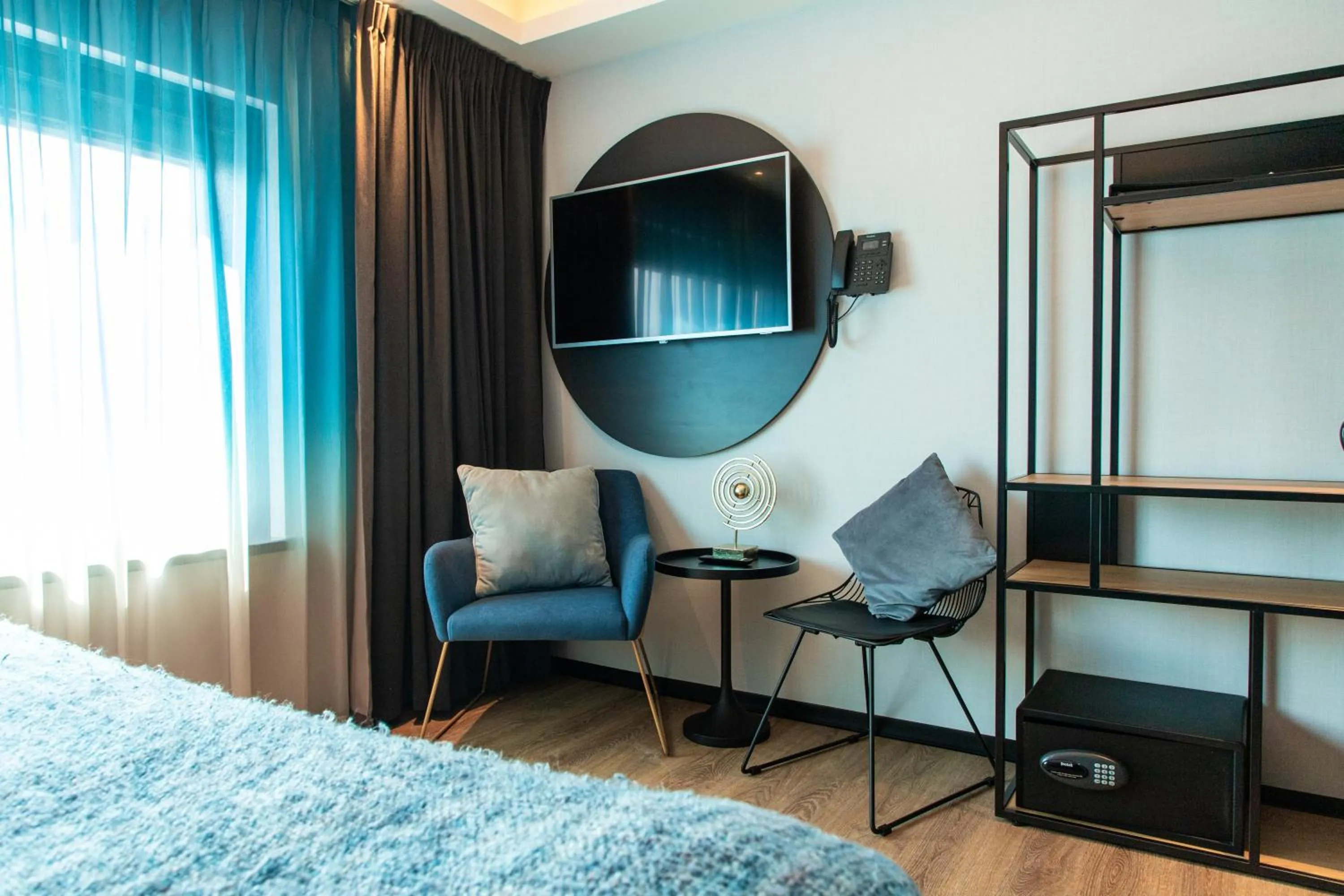 Seating area, Bed in Palace Hotel Zandvoort