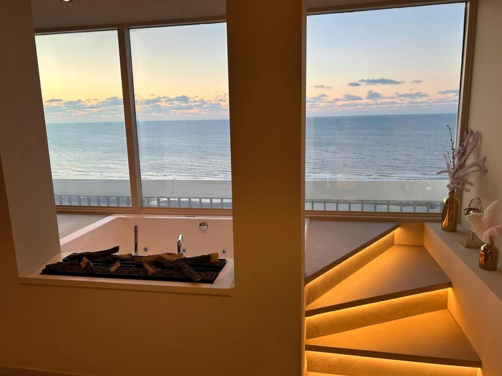 Sea view, Bed in Palace Hotel Zandvoort