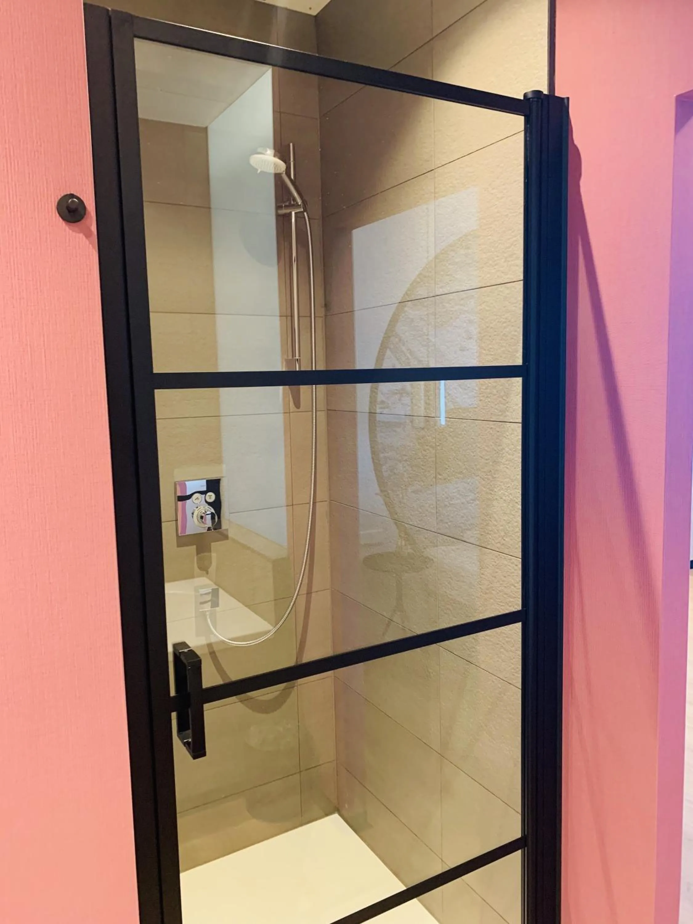 Shower in Palace Hotel Zandvoort