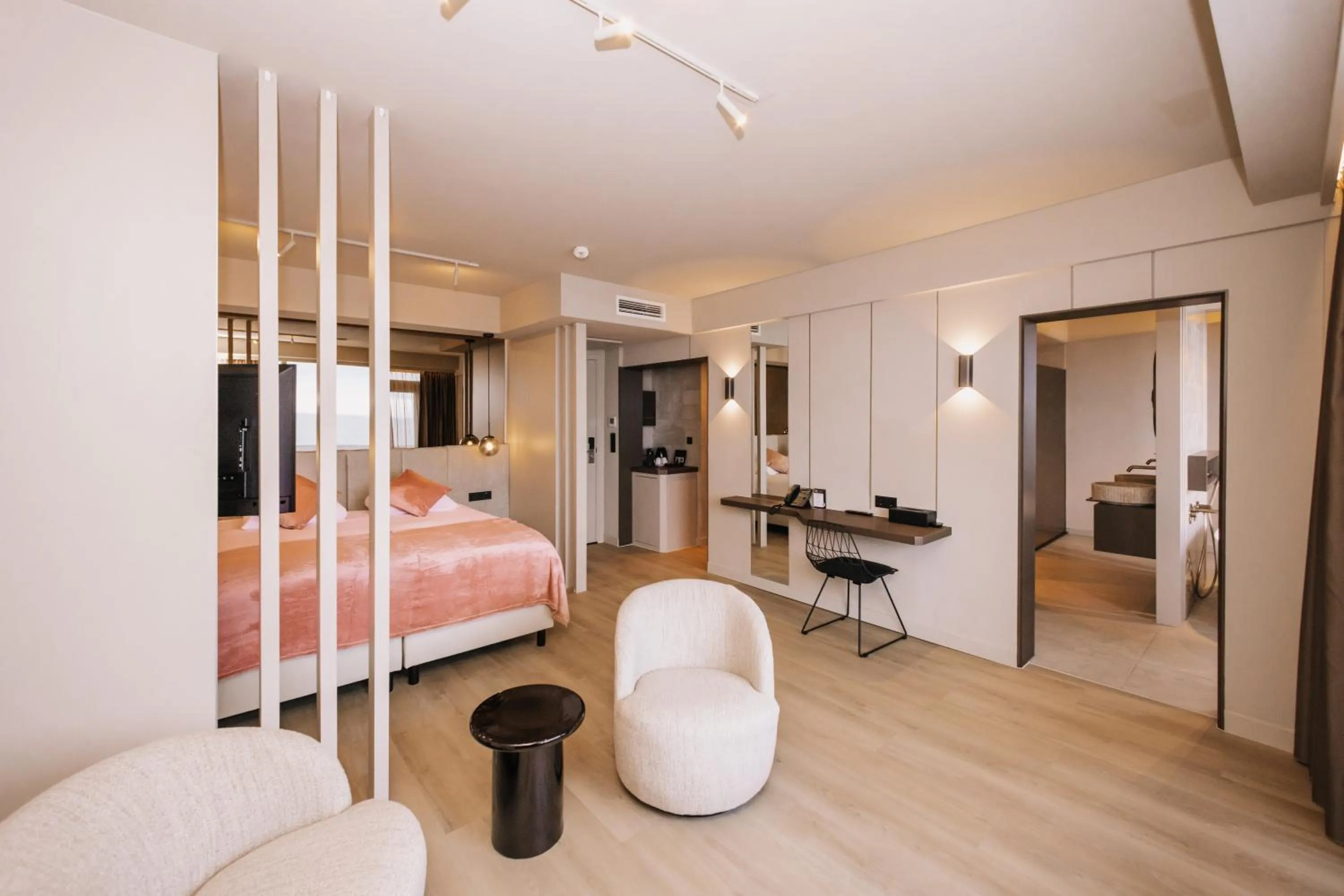 Seating area, Bed in Palace Hotel Zandvoort