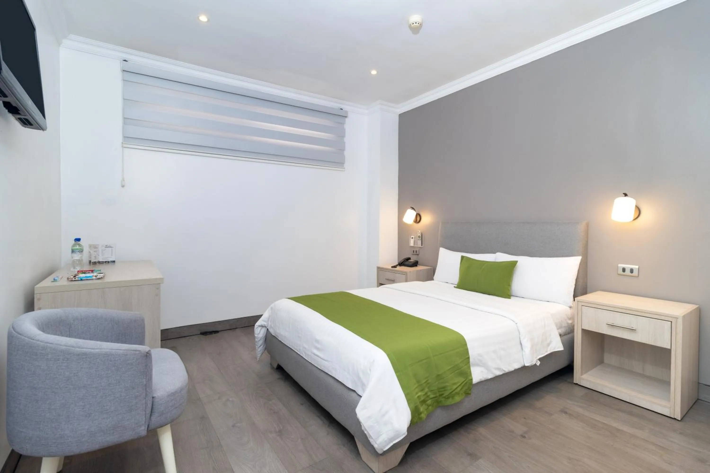 Bed in Hotel Plaza Monte Carlo