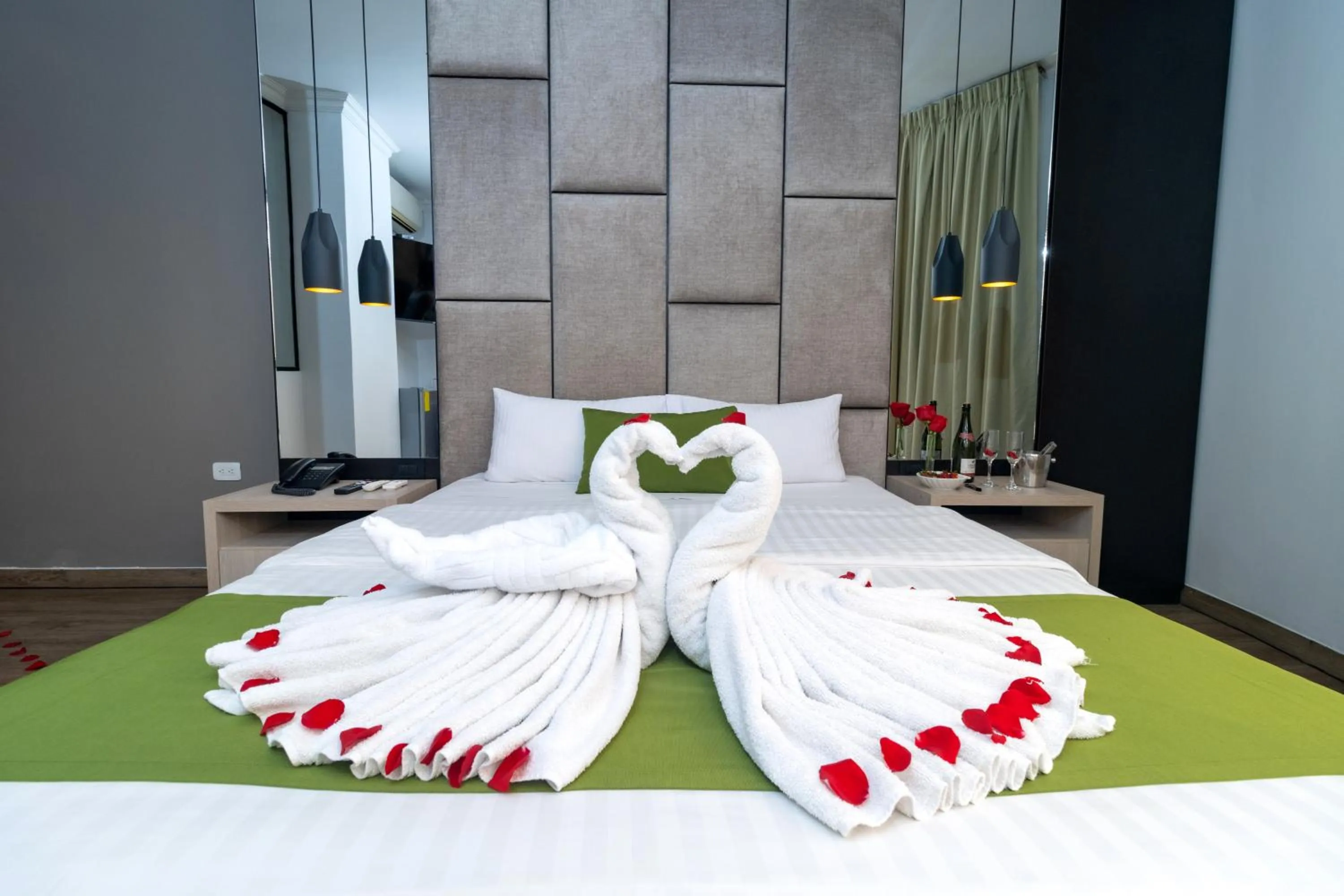 Bed in Hotel Plaza Monte Carlo