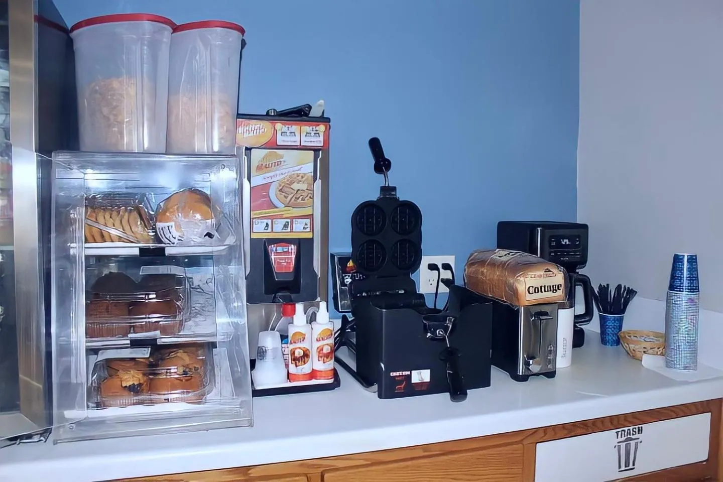 Breakfast in AmeriVu Inn And Suites